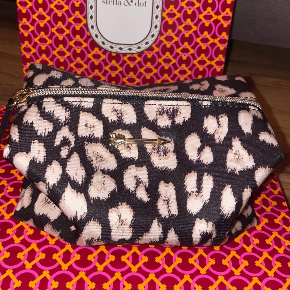 Stella & dot zipper pouch